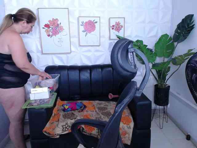 Valentina-mature webcam