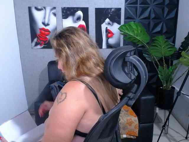 Valentina-mature webcam