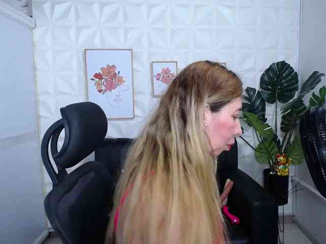 Valentina-mature webcam