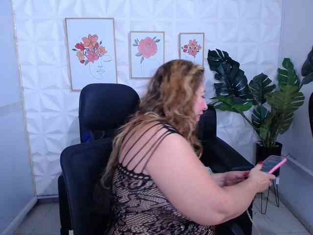 Valentina-mature webcam