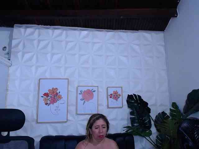 Valentina-mature webcam