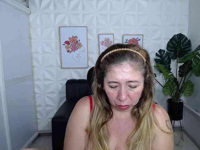 Valentina-mature webcam