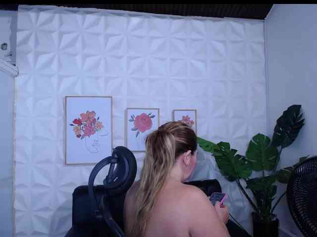 Valentina-mature webcam