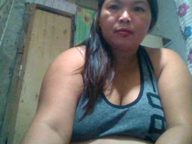 Yummypussy432 Live Webcam on BongaCams