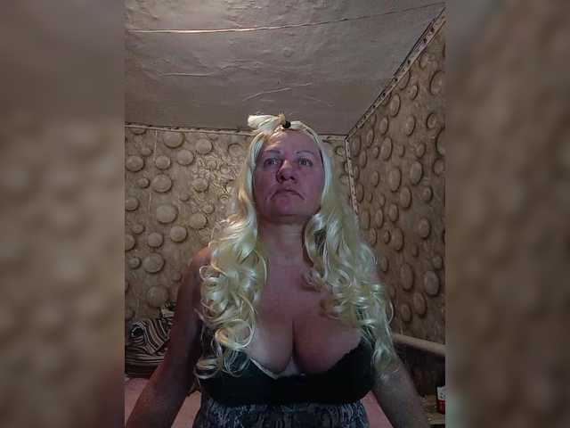 FameLara's BongaCams show and profile