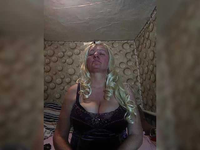 FameLara's BongaCams show and profile