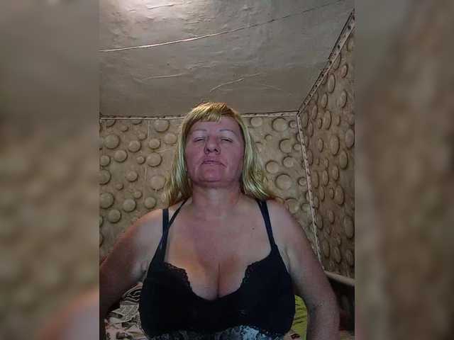 FameLara's BongaCams show and profile