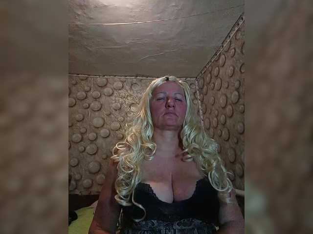 FameLara's BongaCams show and profile