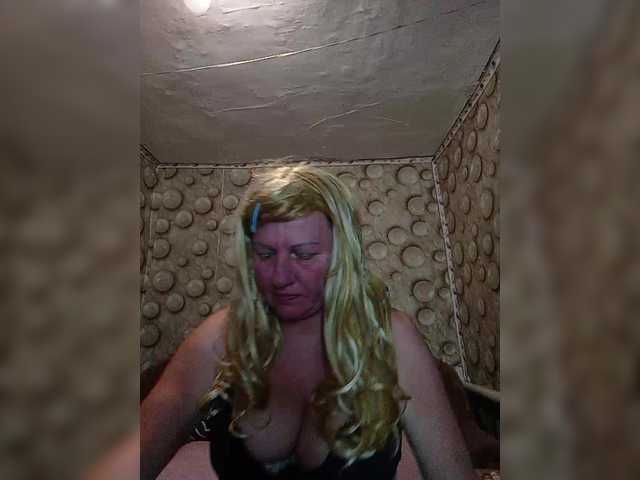 FameLara's BongaCams show and profile