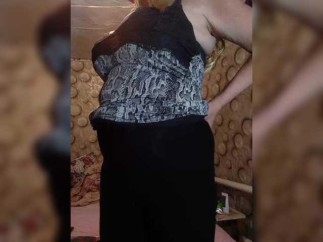 go to chat with FameLara