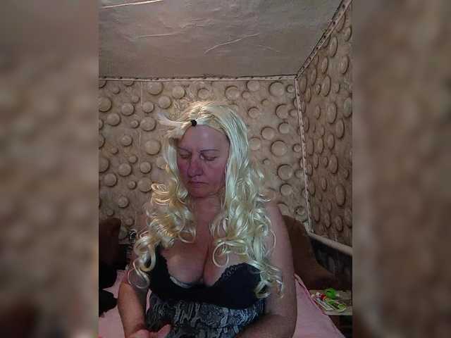 FameLara's BongaCams show and profile