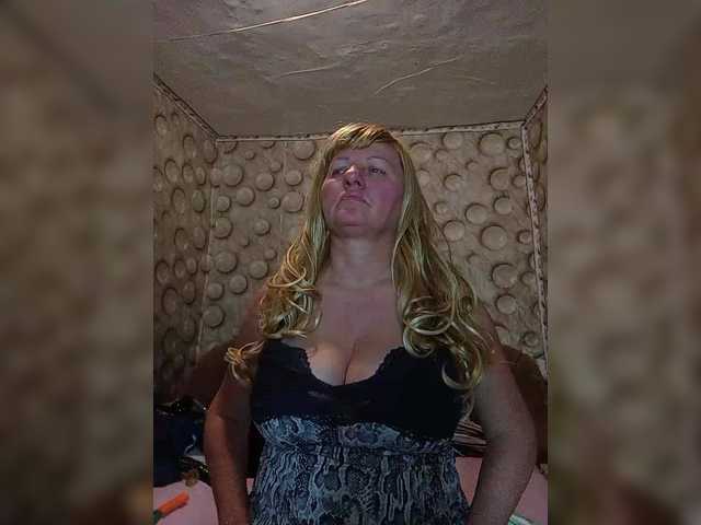 FameLara's BongaCams show and profile