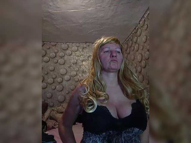 FameLara's BongaCams show and profile