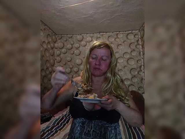 FameLara's BongaCams show and profile