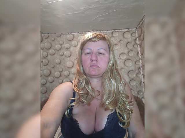 FameLara's BongaCams show and profile