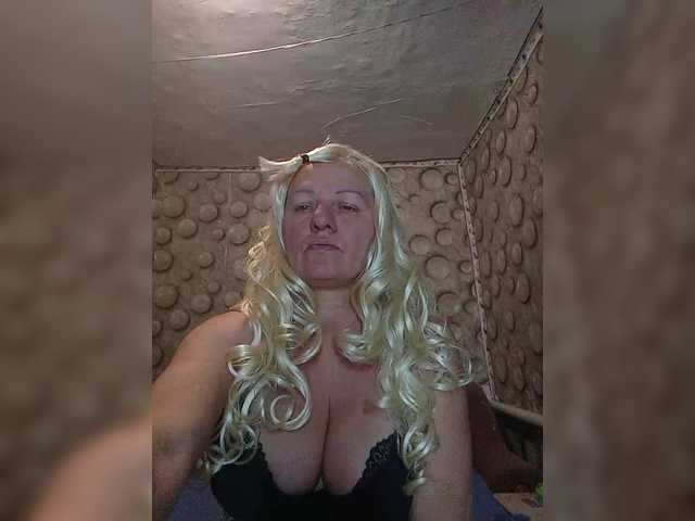 FameLara's BongaCams show and profile