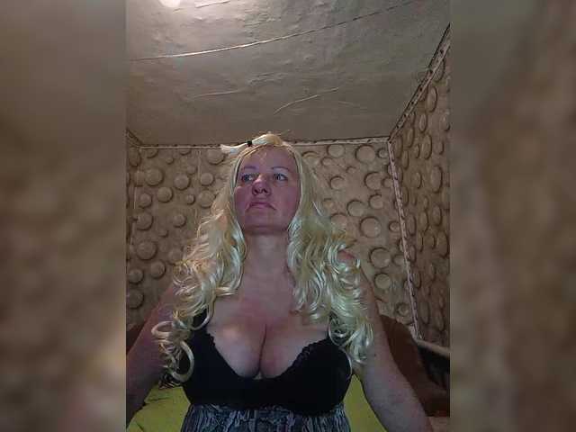 FameLara's BongaCams show and profile