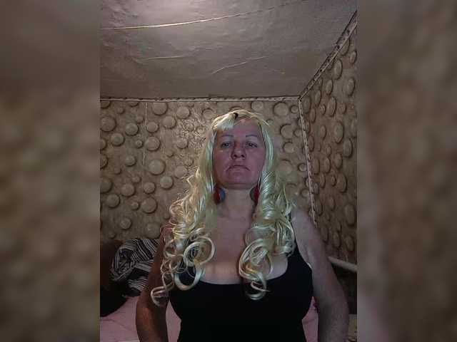 FameLara's BongaCams show and profile