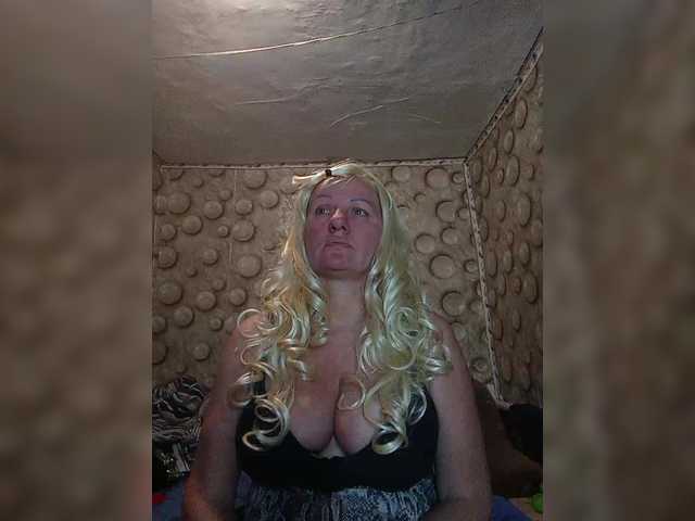 FameLara's BongaCams show and profile