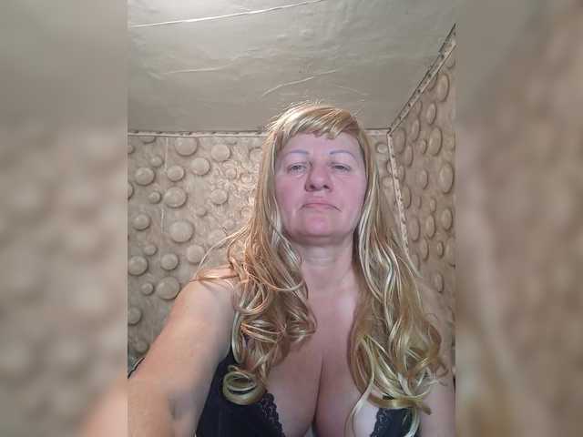 FameLara's BongaCams show and profile