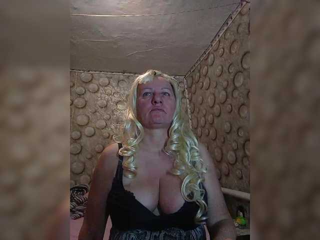 FameLara's BongaCams show and profile