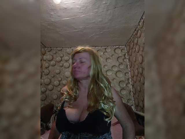 FameLara's BongaCams show and profile