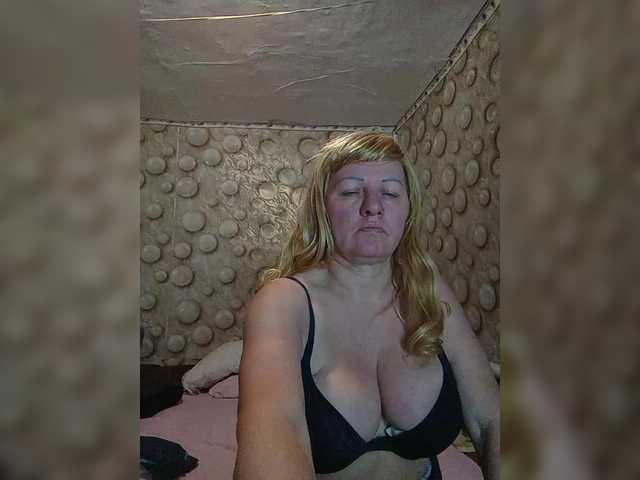 FameLara's BongaCams show and profile