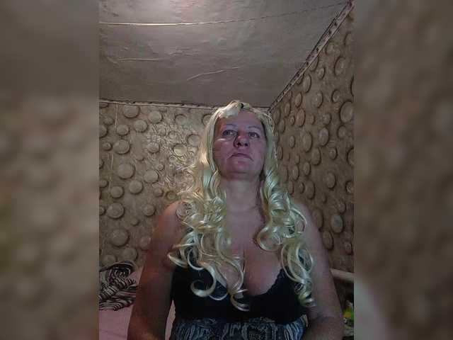 FameLara's BongaCams show and profile