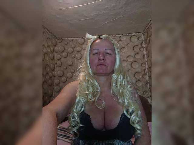 FameLara's BongaCams show and profile