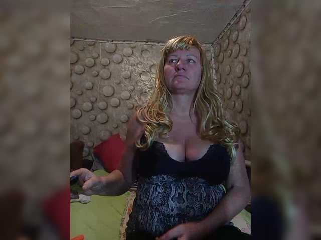 FameLara's BongaCams show and profile