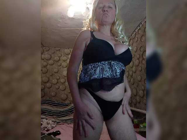 FameLara's BongaCams show and profile