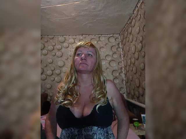 FameLara's BongaCams show and profile