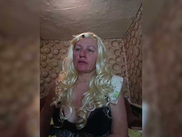 FameLara's BongaCams show and profile