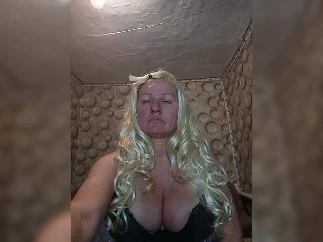 FameLara's BongaCams show and profile