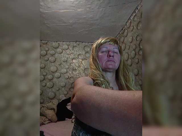 FameLara's BongaCams show and profile