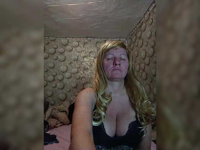 FameLara's BongaCams show and profile