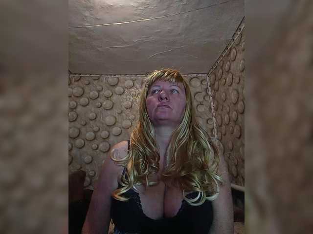 FameLara's BongaCams show and profile