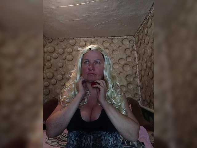 FameLara's BongaCams show and profile