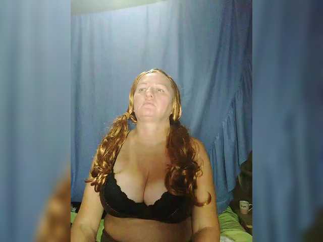 Masturbate to cute performer FameLara FameLara from BongaCams