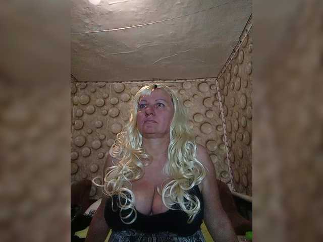 FameLara's BongaCams show and profile