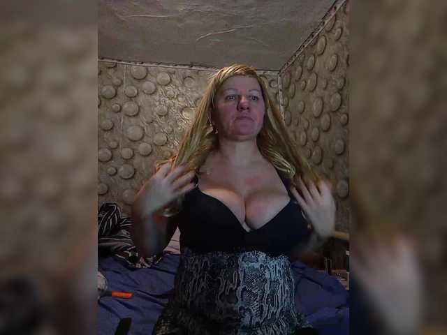 FameLara's BongaCams show and profile