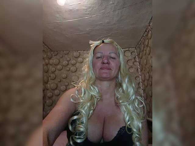 FameLara's BongaCams show and profile