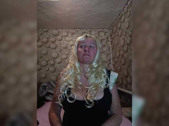 FameLara's BongaCams show and profile