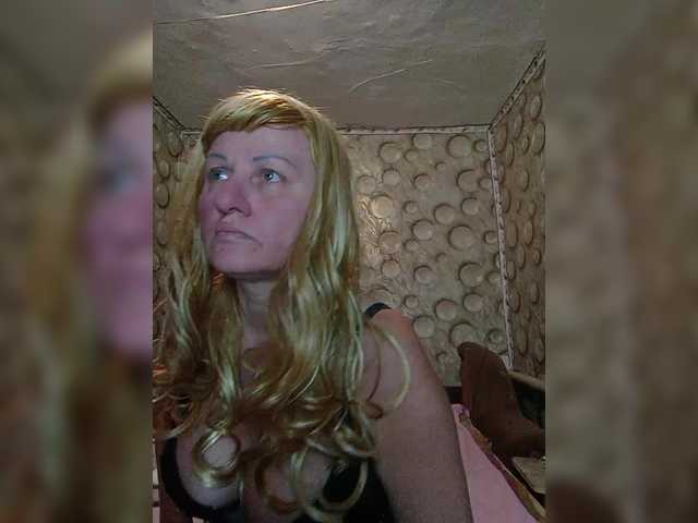 FameLara's BongaCams show and profile