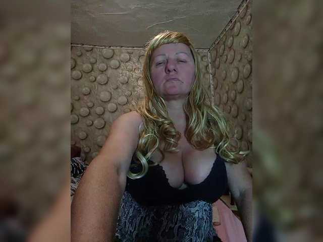 FameLara's BongaCams show and profile