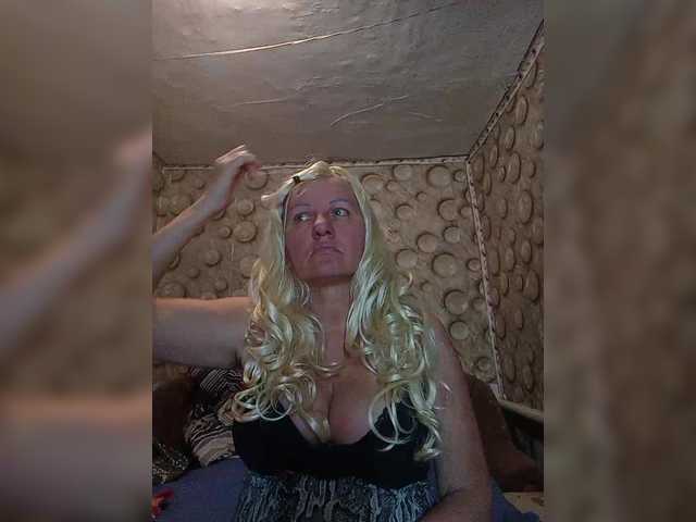 FameLara's BongaCams show and profile