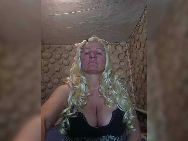 FameLara's BongaCams show and profile