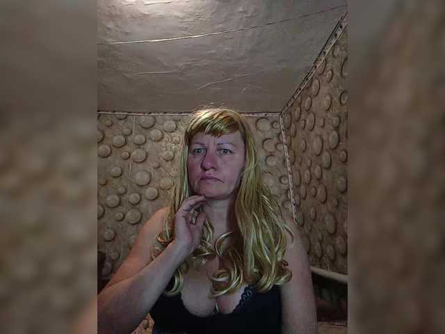 FameLara's BongaCams show and profile