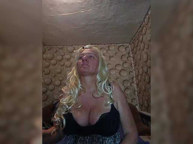 FameLara's BongaCams show and profile