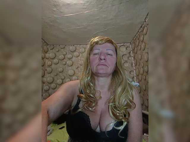 FameLara's BongaCams show and profile